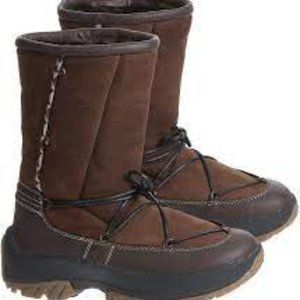 ULU Crow Boot Brand New In Box Never Tried on